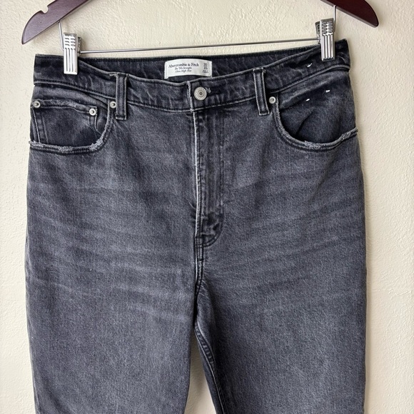 Abercrombie Curve Love 90s Straight Ultra High Rise Jeans Black Split Hem Sz 30 - Picture 2 of 6